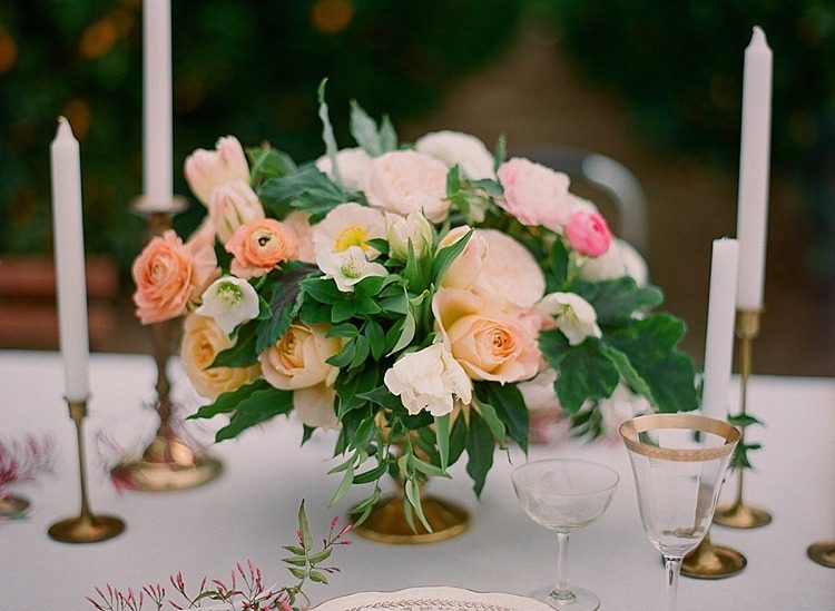 Temecula winery wedding. Garden rose centerpiece. San Diego florist, Plenty of Petals: plentyofpetals.com. Carmen Santorelli Photography.