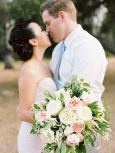 Blush wedding bouquet with garden roses. San Diego florist: plentyofpetals.com. Carmen Santorelli Photography