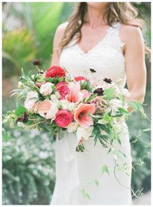 Peach and red bouquet by: plentyofpetals.com, Diana McGregor Photography, planning and design: Amorology.