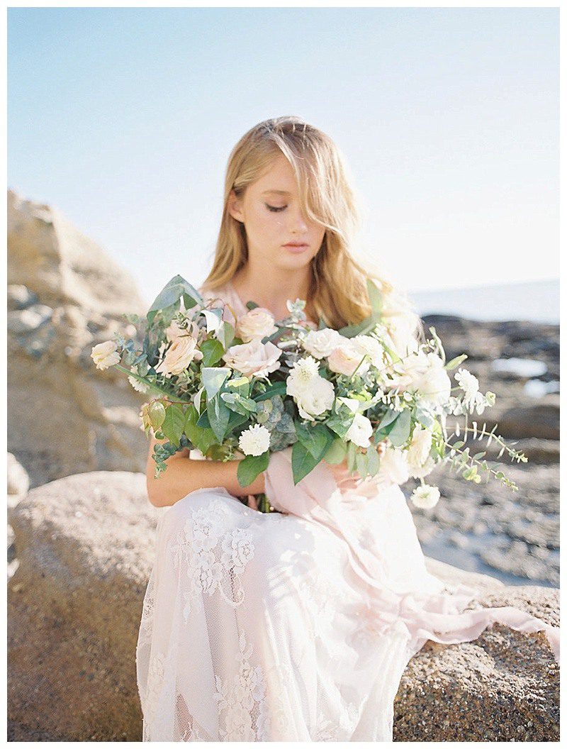 Beach wedding ideas. Florist: Plenty of Petals wedding florist in San Diego. Carmen Santorelli Photography. 