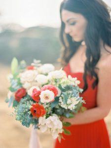 Red and blush bouquet. Ashley Kelemen Photography . Flowers: plentyofpetals.com