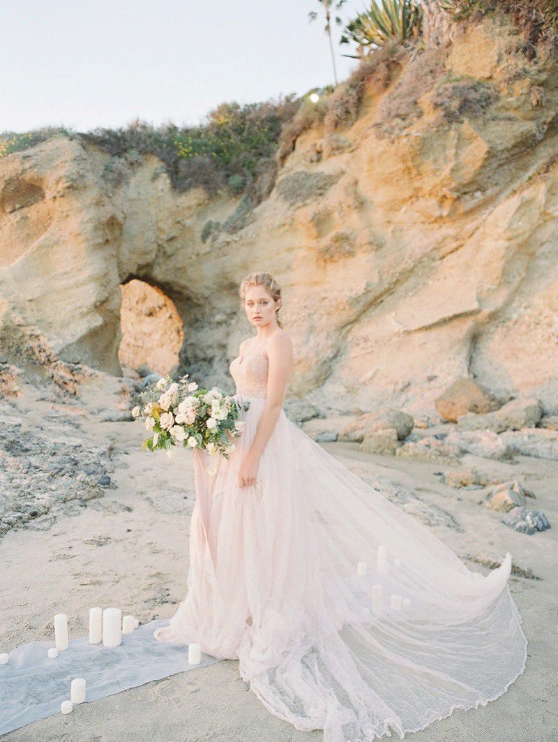 Beach wedding inspiration. Plenty of Petals, San Diego wedding florist & Carmen Santorelli Photography