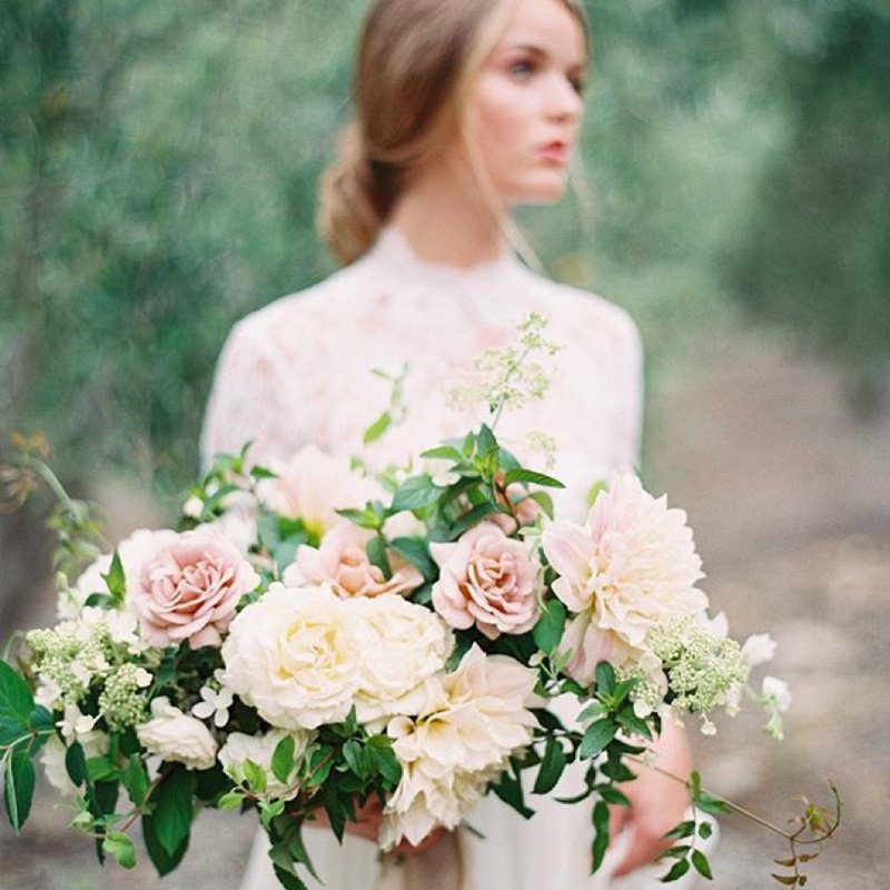 San Diego wedding florist - Plenty of Petals. Natural bridal bouquet in Rancho Santa Fe