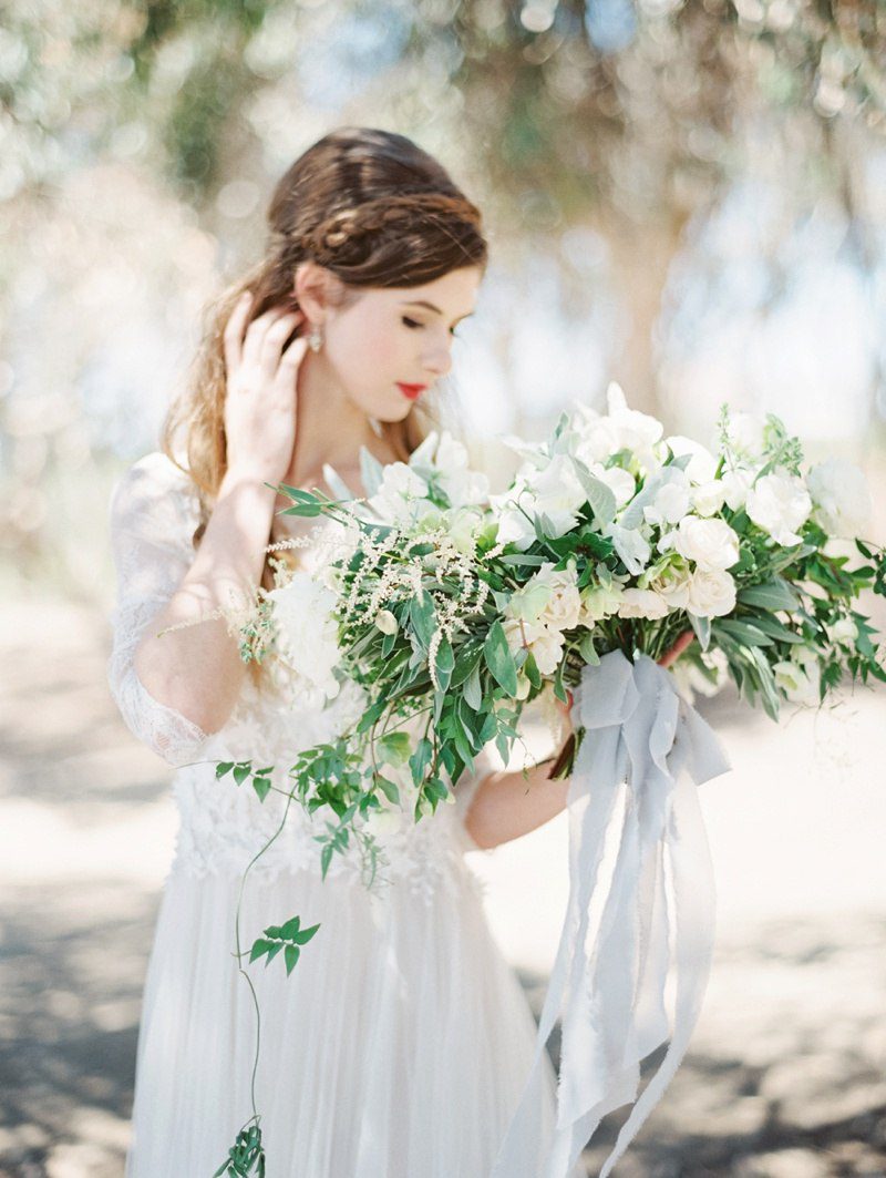 La Jolla wedding inspiration: Plenty of Petals wedding florist. Luna De Mare Photo