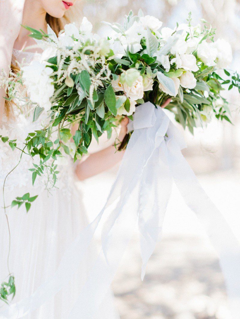 La Jolla wedding inspiration: Plenty of Petals wedding florist. Luna De Mare Photo